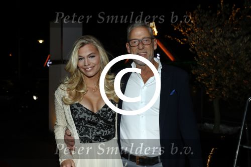 Hoofddorp 17 januari 2017
Patricia Paay is opnieuw getrouwd met Robbert Hinfelaar. Dat gebeurde in Claus party Center in Hoofddorp. John Heuckenroth met Mandy de Poel