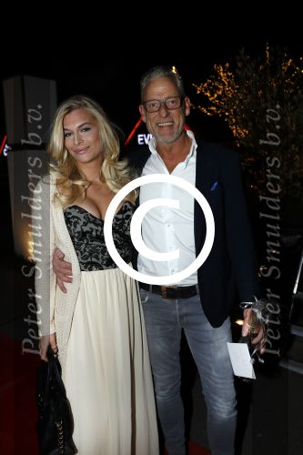 Hoofddorp 17 januari 2017
Patricia Paay is opnieuw getrouwd met Robbert Hinfelaar. Dat gebeurde in Claus party Center in Hoofddorp. John Heuckenroth met Mandy de Poel