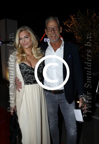 Hoofddorp 17 januari 2017
Patricia Paay is opnieuw getrouwd met Robbert Hinfelaar. Dat gebeurde in Claus party Center in Hoofddorp. John Heuckenroth met Mandy de Poel