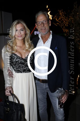 Hoofddorp 17 januari 2017
Patricia Paay is opnieuw getrouwd met Robbert Hinfelaar. Dat gebeurde in Claus party Center in Hoofddorp. John Heuckenroth met Mandy de Poel