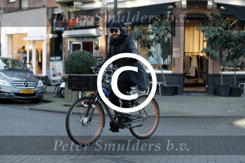 Amsterdam 21 januari 2017
Mari v d Ven op zijn electrische fiets