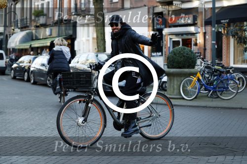 Amsterdam 21 januari 2017
Mari v d Ven op zijn electrische fiets