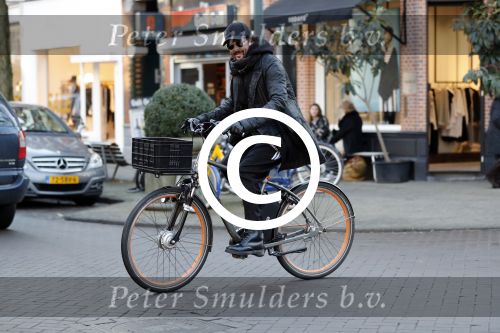Amsterdam 21 januari 2017
Mari v d Ven op zijn electrische fiets