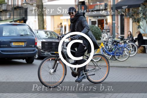 Amsterdam 21 januari 2017
Mari v d Ven op zijn electrische fiets