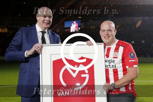 Eindhoven, 22 Januari 2017 PSV-SC Heerenven, kompetitiewedstrijd 2016/2017
Eindstand, 4-3
Huldiging van Michael v Gerwen tijdens de rust vanwege zijn Wereldkampioenschap Darts.samen op de foto met Toon Gerbrands