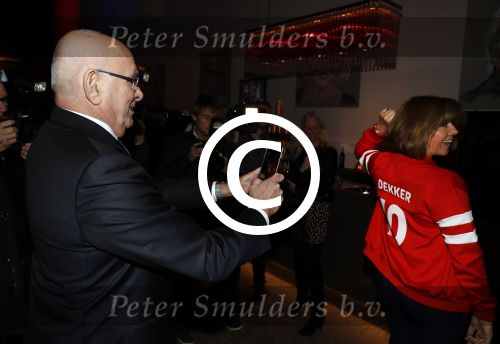 Hoorn 16 januari 2017
Premiere van FIFA Blatter, de val van de voetbalkeizer, in Schouwburg Het Park in Hoorn. 
Michael v Praag fotografeert Janke Dekker