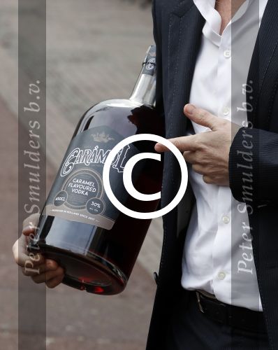 Amsterdam 29 januari 2017 
Surprise party Harry Mens vanwege zijn 70e verjaardag. Het werd gevierd op het leidse plein. Michiel Mol met zijn eigen merk  Vodka Caramol
