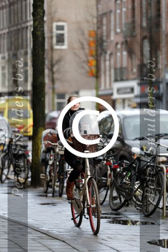 Amsterdam 10 januari 2016
Peggy Vrijens op de fiets op de v Baerlestraat