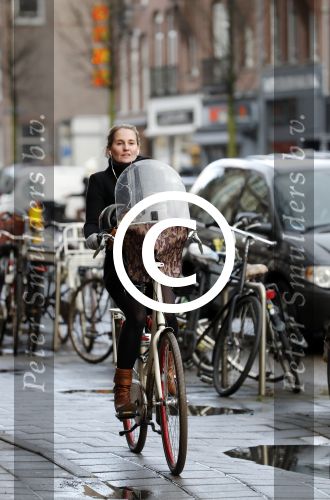 Amsterdam 10 januari 2016
Peggy Vrijens op de fiets op de v Baerlestraat