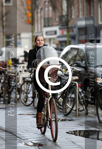 Amsterdam 10 januari 2016
Peggy Vrijens op de fiets op de v Baerlestraat