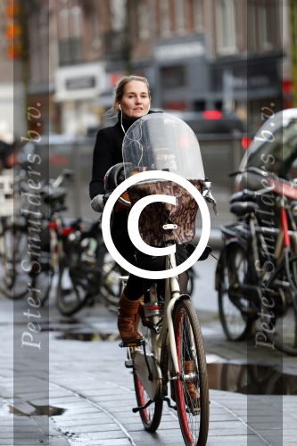 Amsterdam 10 januari 2016
Peggy Vrijens op de fiets op de v Baerlestraat
