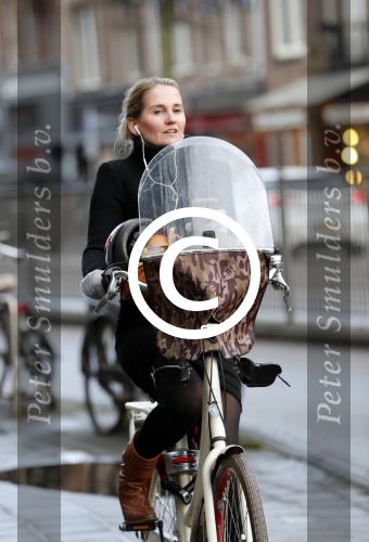 Amsterdam 10 januari 2016
Peggy Vrijens op de fiets op de v Baerlestraat