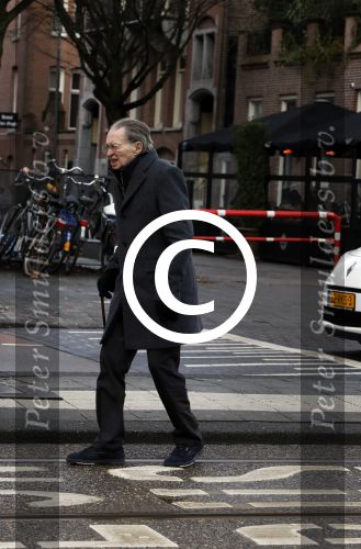 Amsterdam 15 januari 2017 
Remco Campert op straat en in de tram