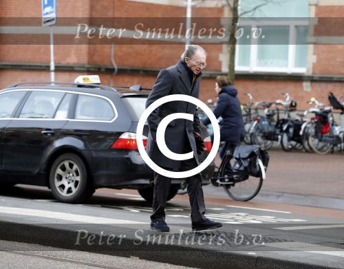 Amsterdam 15 januari 2017 
Remco Campert op straat en in de tram