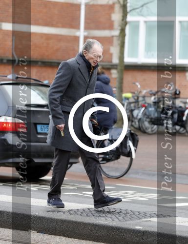 Amsterdam 15 januari 2017 
Remco Campert op straat en in de tram