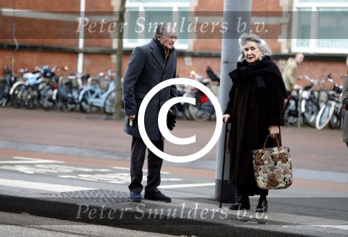 Amsterdam 15 januari 2017 
Remco Campert op straat en in de tram