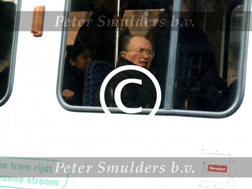 Amsterdam 15 januari 2017 
Remco Campert op straat en in de tram