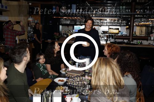 Amsterdam 11 januari 2017
Presentatie boek Opvliegers! 
Proosten op het boek en het nieuwe Jaar 2017 met oa Peggy Vrijens, Sandra Mattie, Laura Vlasblom, Antje Monteiro, Carolina Mout en Cystine Carreon Rick Engelkes