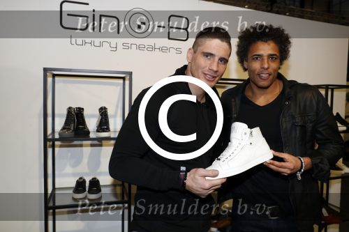 Amsterdam 23 januari 2017.
Rico Verhoeven ontvangt uit handen van Pierre v Hooijdonk en Parry Patel zijn Gino B sneakers op de modefabriek
