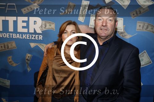 Hoorn 16 januari 2017
Premiere van FIFA Blatter, de val van de voetbalkeizer, in Schouwburg Het Park in Hoorn. Ron jans met vrouw