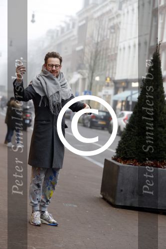 Amsterdam 24 januari 2017
Selwyn Senatori op de pc hooftstraat met kop koffie