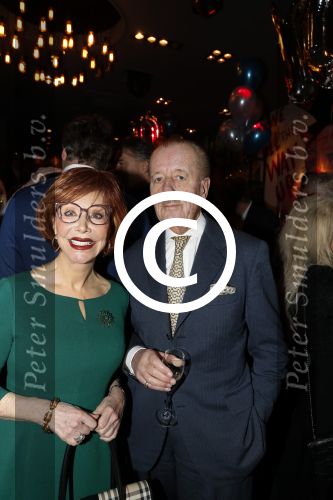Amsterdam 29 januari 2017 
Surprise party Harry Mens vanwege zijn 70e verjaardag. Het werd gevierd op het leidse plein. Marijke Helwegen met Theo Hiddema