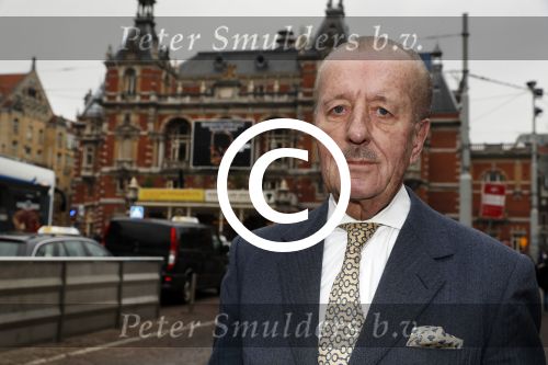 Amsterdam 29 januari 2017 
Surprise party Harry Mens vanwege zijn 70e verjaardag. Het werd gevierd op het leidse plein. Theo Hiddema