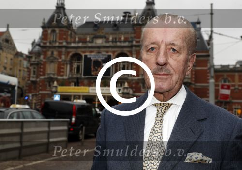 Amsterdam 29 januari 2017 
Surprise party Harry Mens vanwege zijn 70e verjaardag. Het werd gevierd op het leidse plein. Theo Hiddema