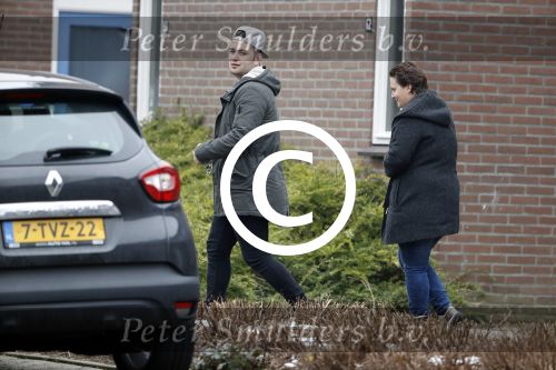 Tiel 25 januari 2017
Virginia Rens verlaat huis samen met haar broer.