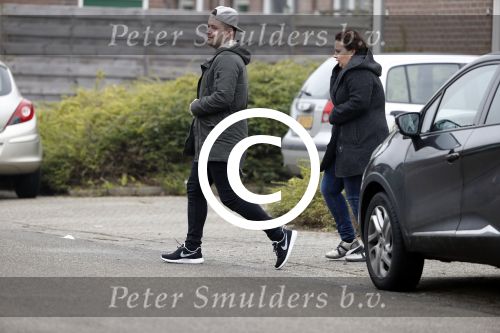 Tiel 25 januari 2017
Virginia Rens verlaat huis samen met haar broer.