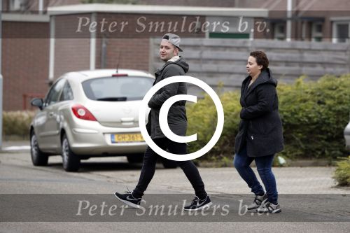 Tiel 25 januari 2017
Virginia Rens verlaat huis samen met haar broer.