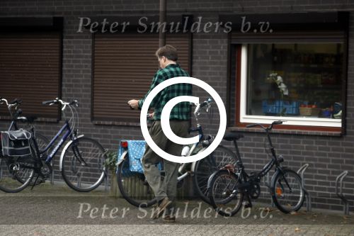 Wageningen 25 november 2017
Alexander Pechtold woont in Aoppartement wat op zijn huis ( waar zijn vrouw woont) uitkijkt