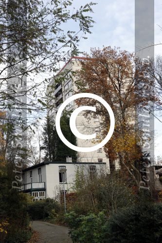 Wageningen 25 november 2017
Alexander Pechtold woont in Aoppartement wat op zijn huis ( waar zijn vrouw woont) uitkijkt