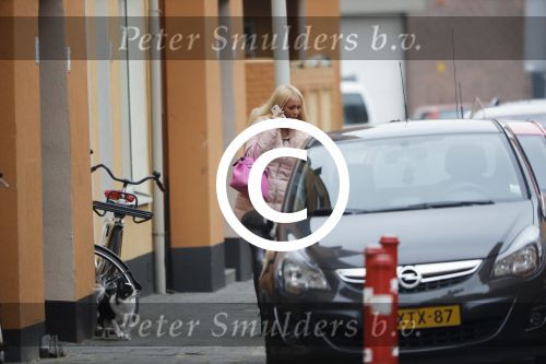 Scheveningen 10 januari 2018
Barbie Samantha de Jong bellend op straat