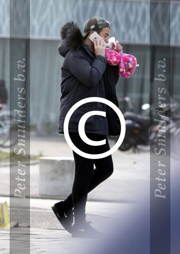 Den Haag 13 januari 2018 
De ouders  (vader en moeder ) van Barbie verlaten het ziekenhuis. Chiel Harten