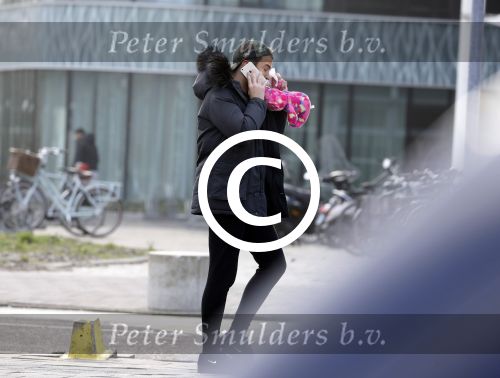 Den Haag 13 januari 2018 
De ouders  (vader en moeder ) van Barbie verlaten het ziekenhuis. Chiel Harten