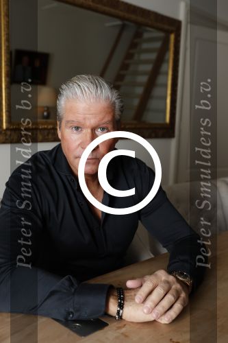 Amsterdam 11 januari 2018 
Dries Roelvink thuis in zijn appartement
