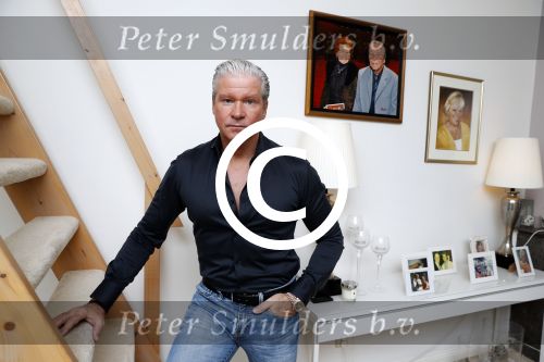 Amsterdam 11 januari 2018 
Dries Roelvink thuis in zijn appartement