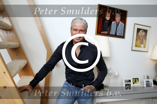 Amsterdam 11 januari 2018 
Dries Roelvink thuis in zijn appartement