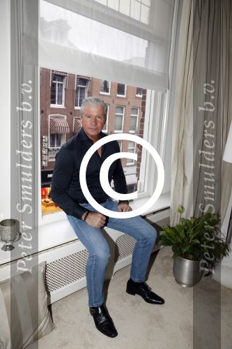 Amsterdam 11 januari 2018 
Dries Roelvink thuis in zijn appartement