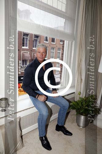 Amsterdam 11 januari 2018 
Dries Roelvink thuis in zijn appartement