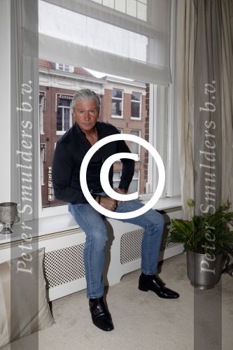 Amsterdam 11 januari 2018 
Dries Roelvink thuis in zijn appartement