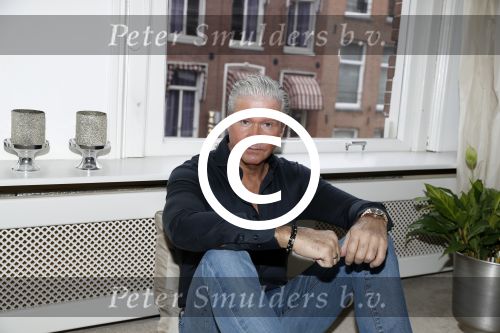Amsterdam 11 januari 2018 
Dries Roelvink thuis in zijn appartement