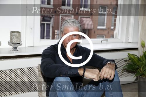 Amsterdam 11 januari 2018 
Dries Roelvink thuis in zijn appartement