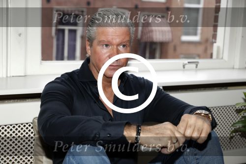 Amsterdam 11 januari 2018 
Dries Roelvink thuis in zijn appartement
