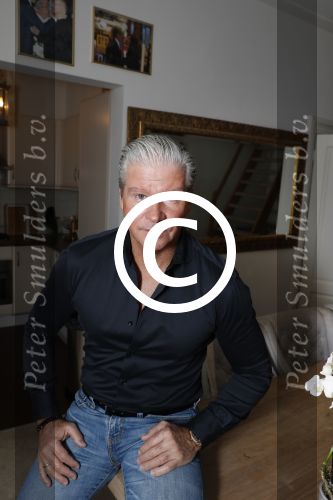 Amsterdam 11 januari 2018 
Dries Roelvink thuis in zijn appartement