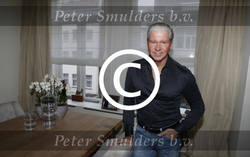 Amsterdam 11 januari 2018 
Dries Roelvink thuis in zijn appartement
