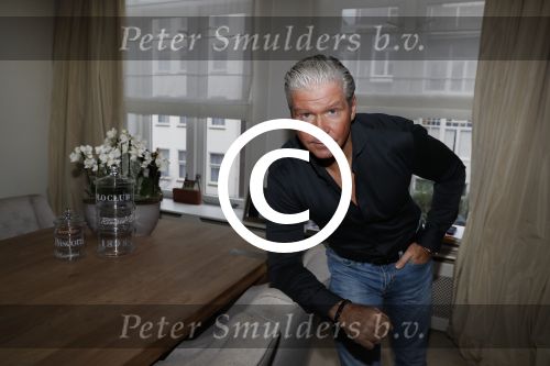 Amsterdam 11 januari 2018 
Dries Roelvink thuis in zijn appartement