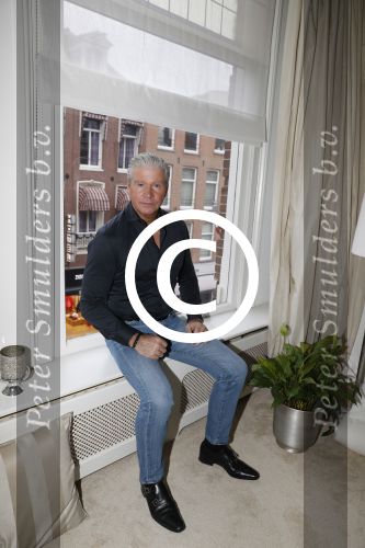 Amsterdam 11 januari 2018 
Dries Roelvink thuis in zijn appartement