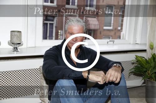 Amsterdam 11 januari 2018 
Dries Roelvink thuis in zijn appartement